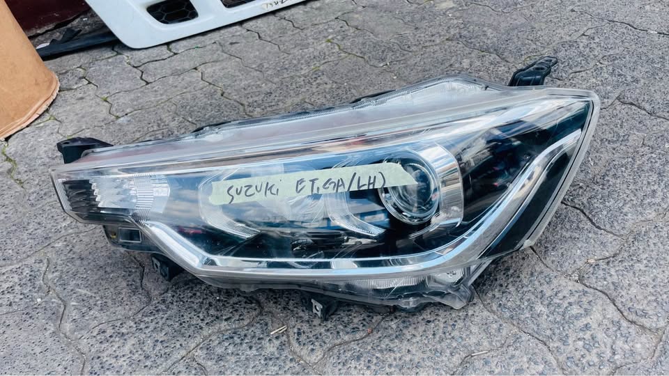 Suzuki Ertiga headlight - Private Seller Suzuki Ertiga headlight - Private Seller