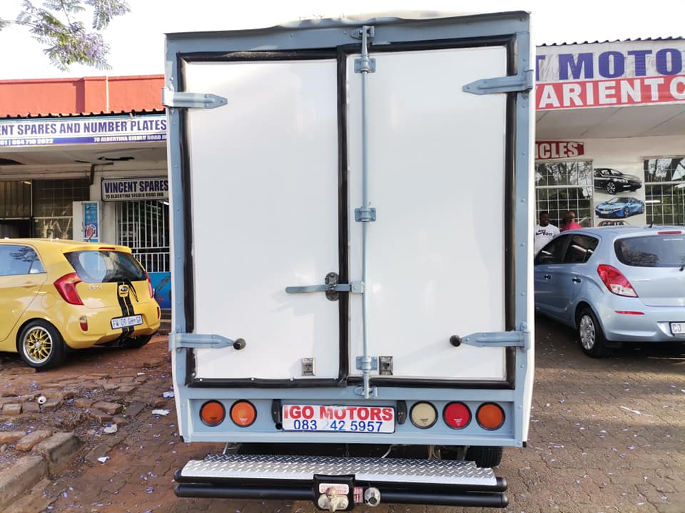 Used Toyota Hilux 2.7 single cab S - Private Seller Used Toyota Hilux 2.7 single cab S - Private Seller