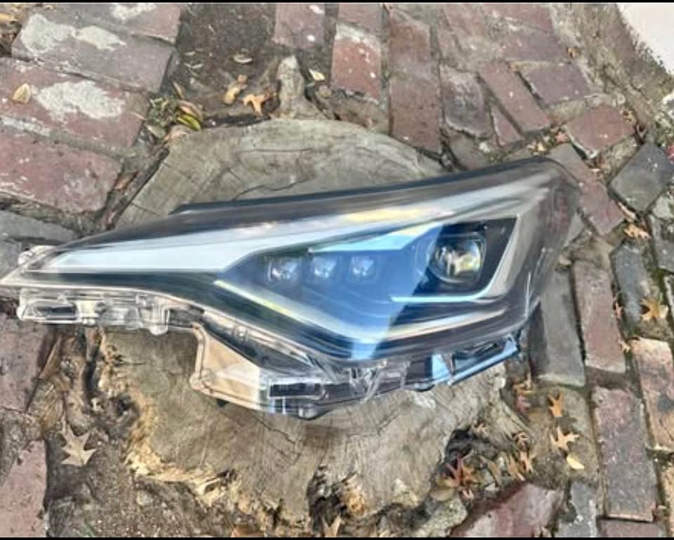 Toyota C-hr left side headlight - Private Seller Toyota C-hr left side headlight - Private Seller
