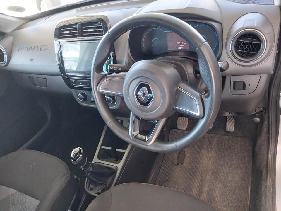 2020 RENAULT KWID 1.0 92 000KM SILVER COLOR MANUEL PETROL