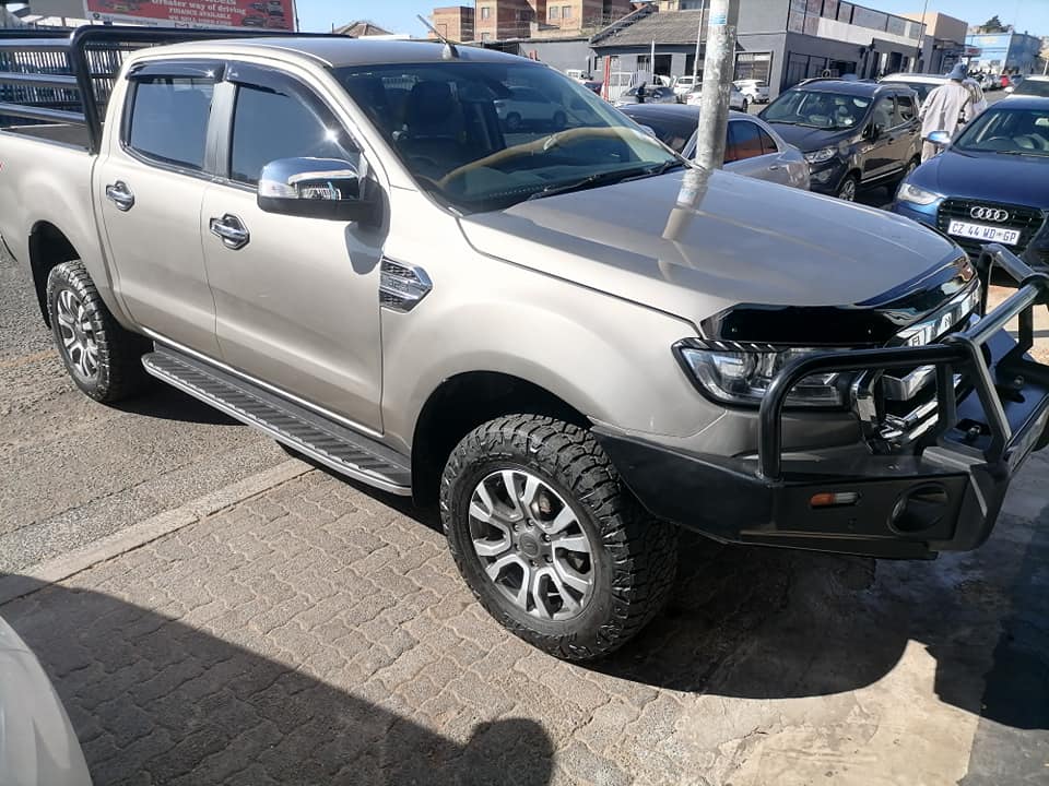 2016 Ford Ranger 3.2 6Speed XLT Automatic Double Cab 4x4 Bakkie with a Leather seat