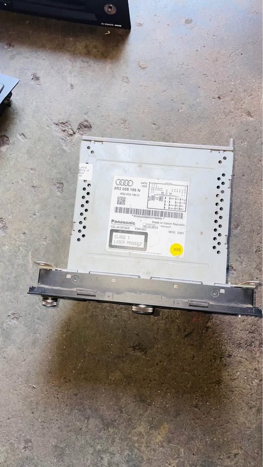 Audi Q5 radio - Private Seller