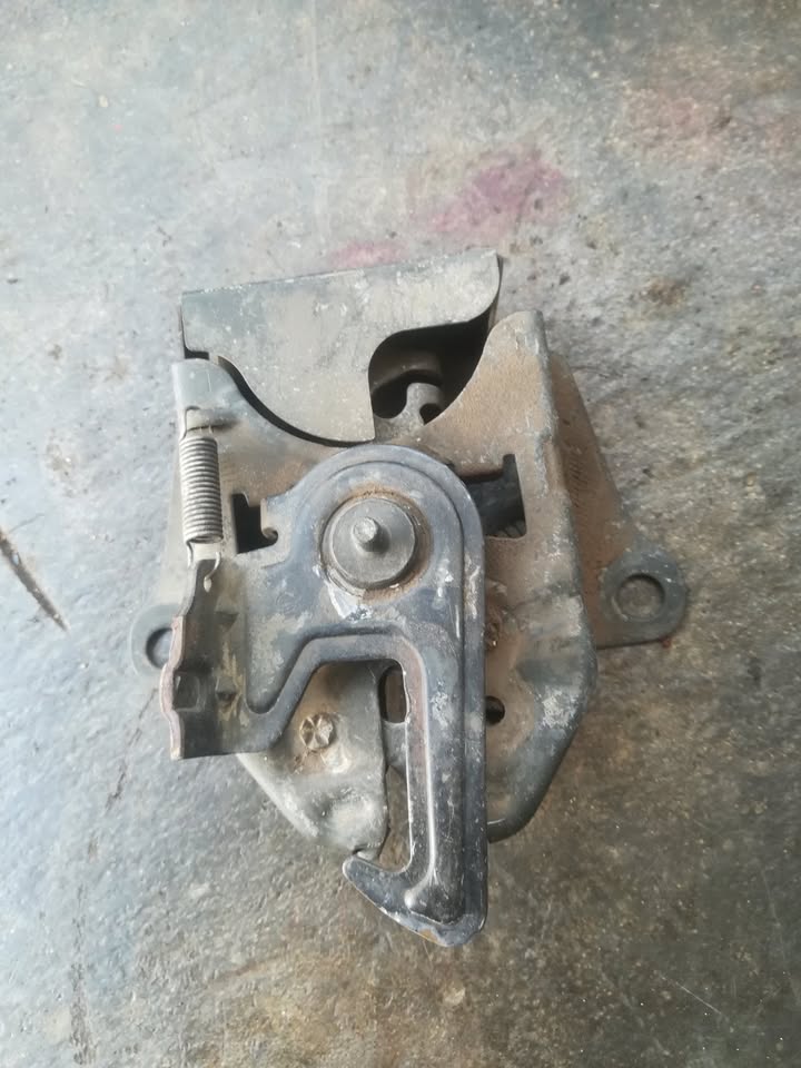 FORD TELSTAR BONNET LOCK MECHANISM - Private Seller FORD TELSTAR BONNET LOCK MECHANISM - Private Seller