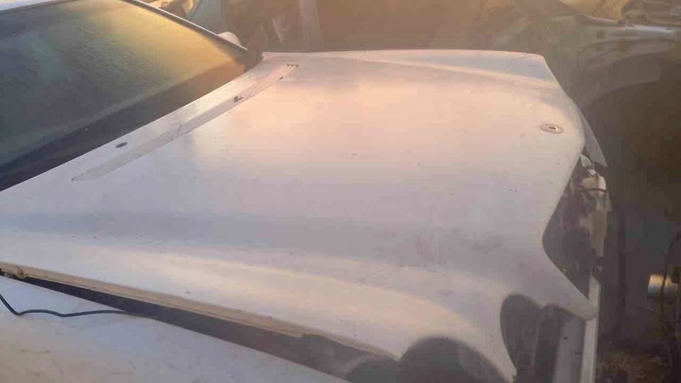 Mercedes Benz e200 bonnet