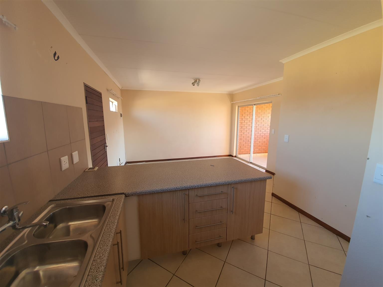 2 bed ground floor unit To Rent | Junk Mail