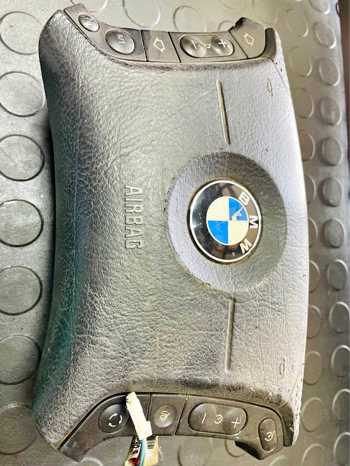 E53 BMW X5 2005 Steering Airbag Wheel Radio Stereo Telephone Control Controls - Private Seller E53 BMW X5 2005 Steering Airbag Wheel Radio Stereo Telephone Control Controls - Private Seller