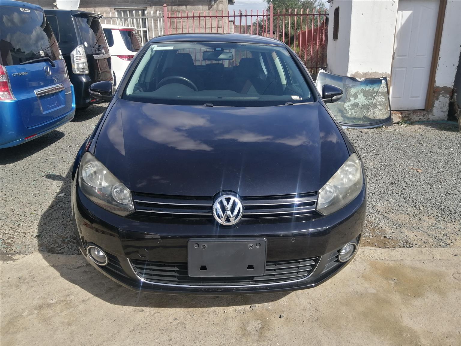Volkswagen golf six dsg 7 speed supercharger, 17 inch standard alloy wheels.