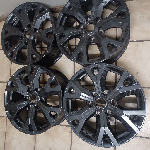 All black iszuz 2022/23 model