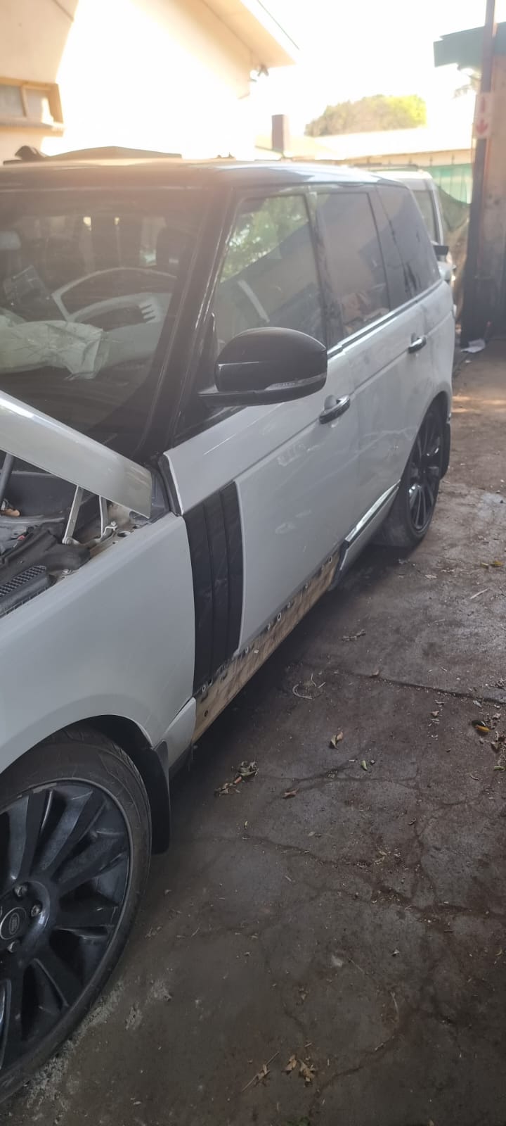 2013 Range Rover Vogue 4.4 SDV8 Spares - White in colour