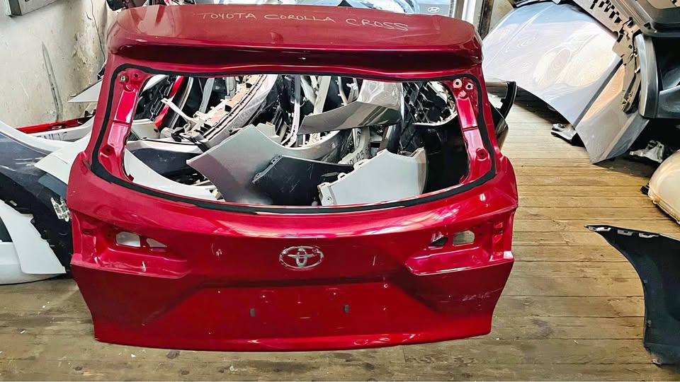 Toyota Corolla Cross tailgate - Private Seller Toyota Corolla Cross tailgate - Private Seller