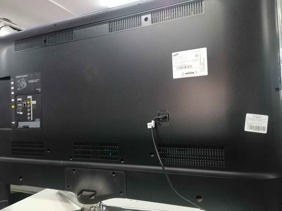 SAMSUNG 48" SMART TV
