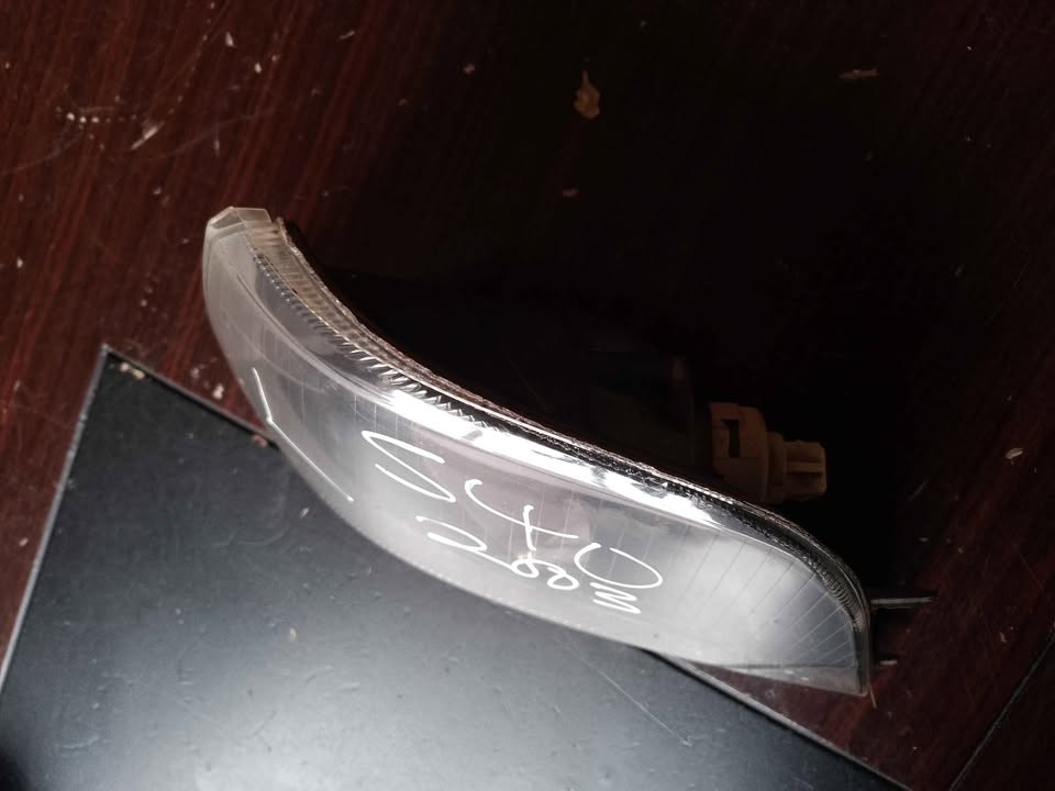 VOLVO S40 2003 LEFT CORNER LIGHT FOR SALE DELIVERY AVAILABLE COUNTRY WIDE - Private Seller VOLVO S40 2003 LEFT CORNER LIGHT FOR SALE DELIVERY AVAILABLE COUNTRY WIDE - Private Seller