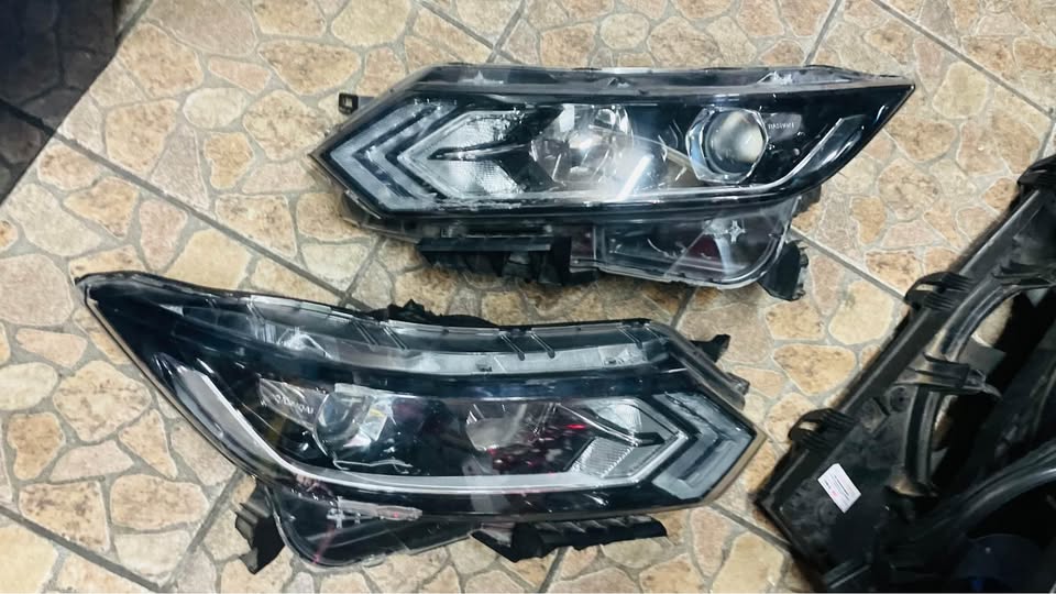 NISSAN QASHQAI HEADLIGHTS 2018 - Private Seller NISSAN QASHQAI HEADLIGHTS 2018 - Private Seller