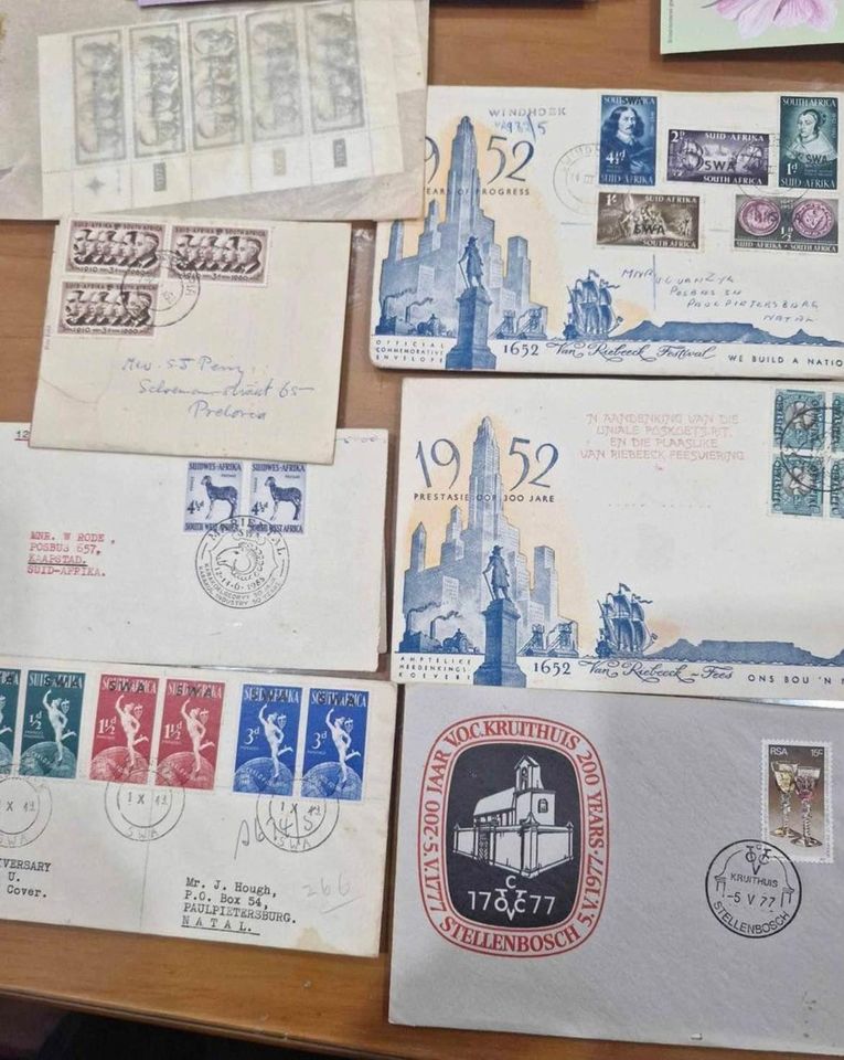 Eerste dag koeverte (R10) en seëls te koop