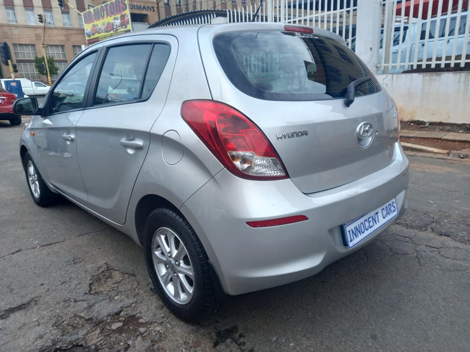 2014 HYUNDAI i20 1.2 PETROL, HATCHBACK, SILVER COLOUR, 85000KM,