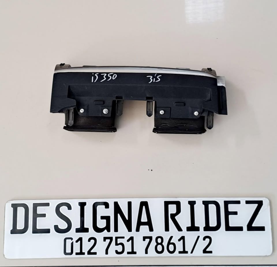LEXUS IS350 3IS CENTRE DASH AIR VENT WITH ANALOGUE CLOCK AVAILABLE - Private Seller