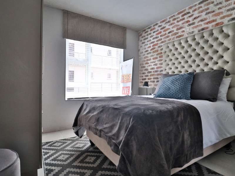 Modern 1 Bedroom Flat in Northgate, Montrose Avenue