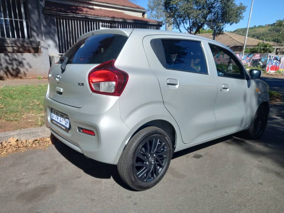 2024 TOYOTA VITZ, ENGINE 1.0 XR PETROL, MANUAL TRANSMISSION, SILVER COLOR