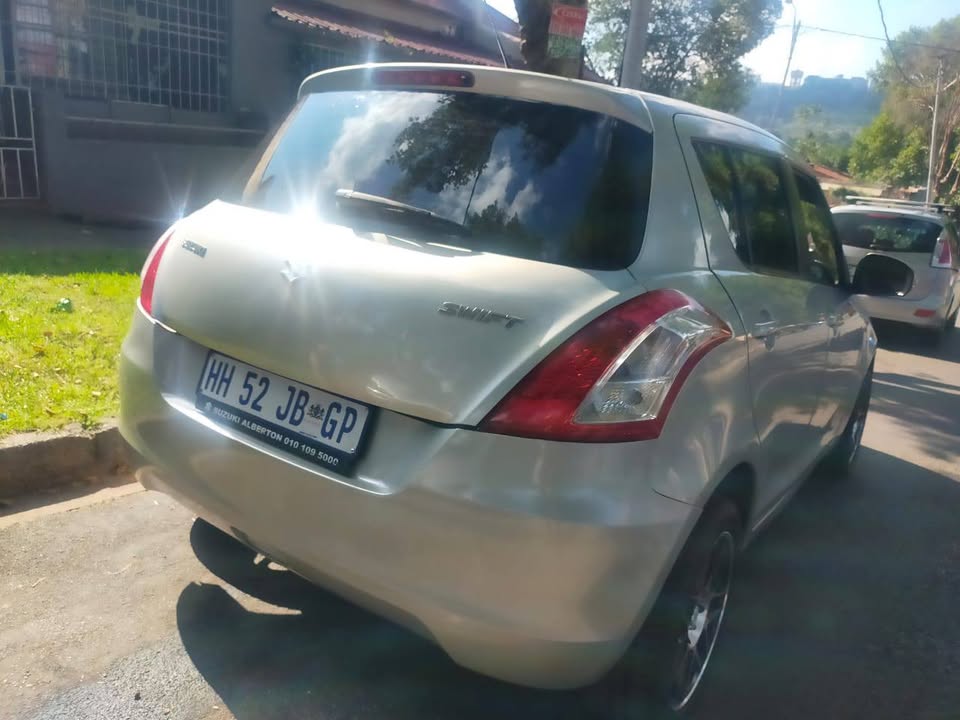 2017 Suzuki Swift Hatchback 1.2 Petrol, Manual Transmission, Gold Color, Mileage 87000kms