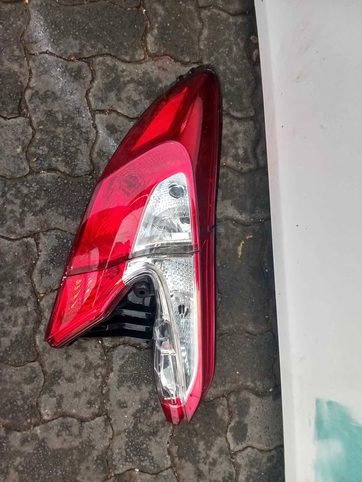 Toyota CH-R LEFT SIDE TAILLIGHT INNER AND OUTTA - Private Seller Toyota CH-R LEFT SIDE TAILLIGHT INNER AND OUTTA - Private Seller