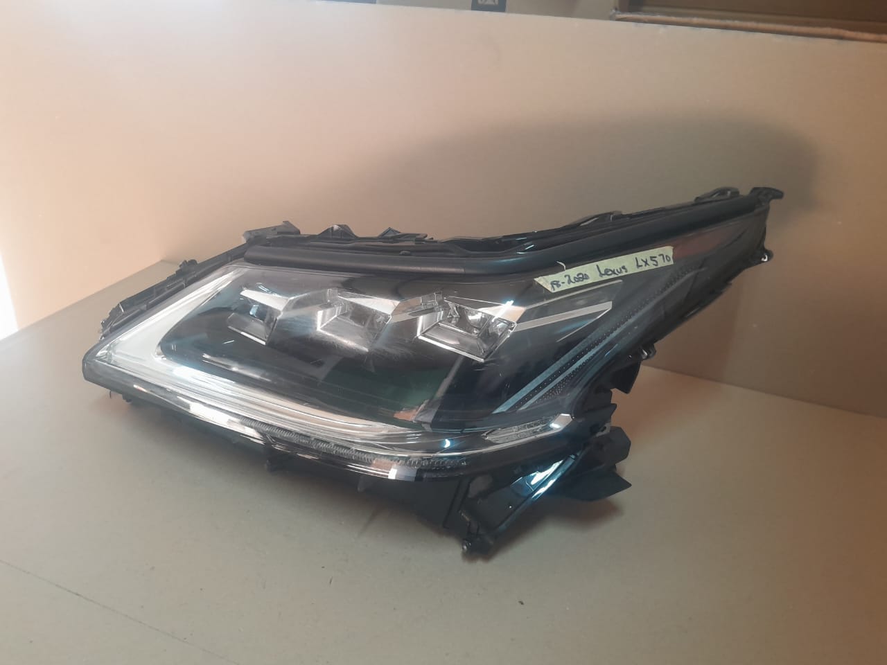 2018-2020 LEXUS LX570 LEFT SIDE HEADLIGHT FOR SALE - Private Seller 2018-2020 LEXUS LX570 LEFT SIDE HEADLIGHT FOR SALE - Private Seller