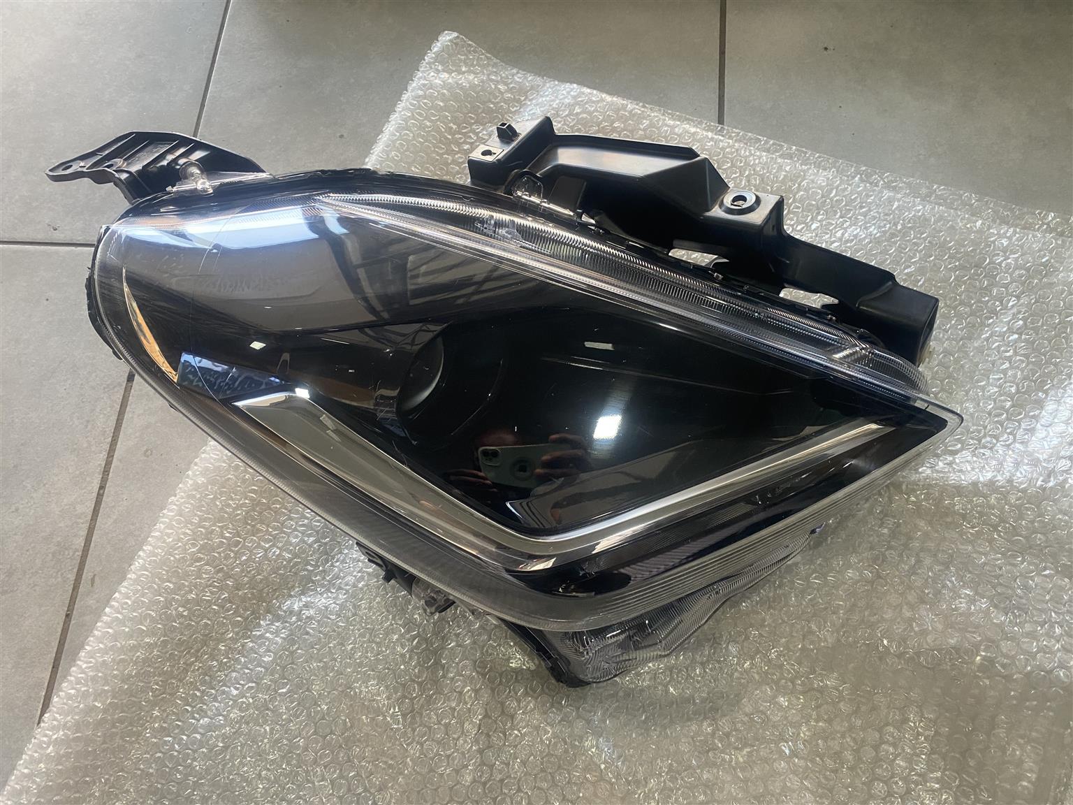 2026 SUZUKI SWIFT HEADLIGHT RIGHT SIDE FOR SALE. IN PRISTINE CONDITION - Private Seller 2026 SUZUKI SWIFT HEADLIGHT RIGHT SIDE FOR SALE. IN PRISTINE CONDITION - Private Seller