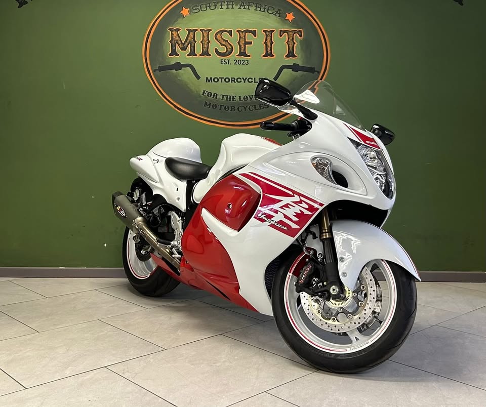 2019 Suzuki (One Owner/Spare keys/Books/Very low mileage) Hayabusa - Private Seller