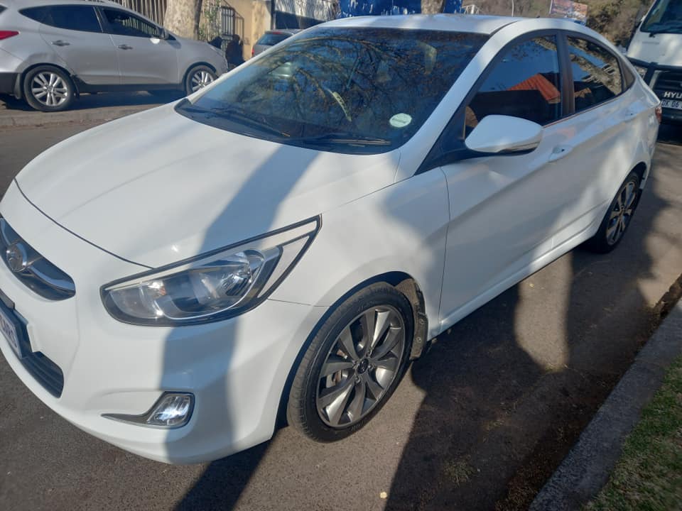 2017 HYUNDAI ACCENT SEDAN 1.6 ENGINE PETROL, MANUAL, WHITE COLOR, MILEAGE 68000KMS