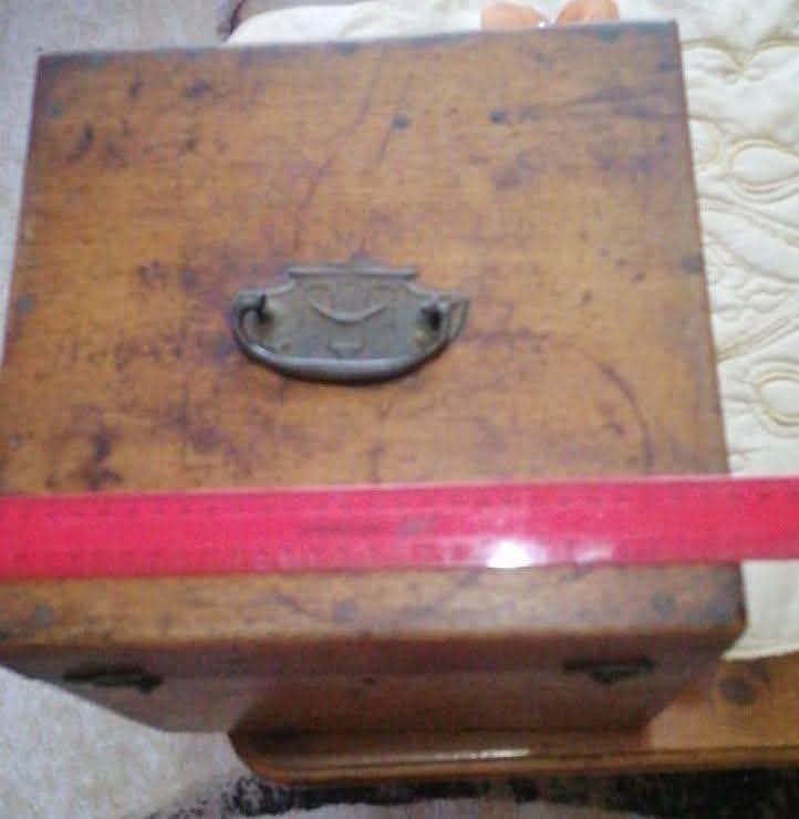 VINTAGE STORAGE BOX