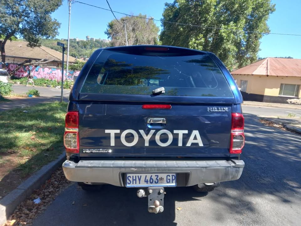 2005 TOYOTA HILUX DOUBLE CAB WITH CANOPY, ENGINE 3.0-D4D DIESEL, MANUAL