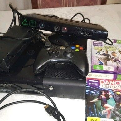 Xbox 360 E 250gb Kinect bundle with 1 free game 