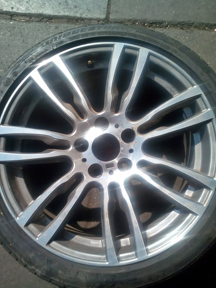 Single rear wheel 19 inches for a Bmw F30  for sell with a run flat tyres - Private Seller