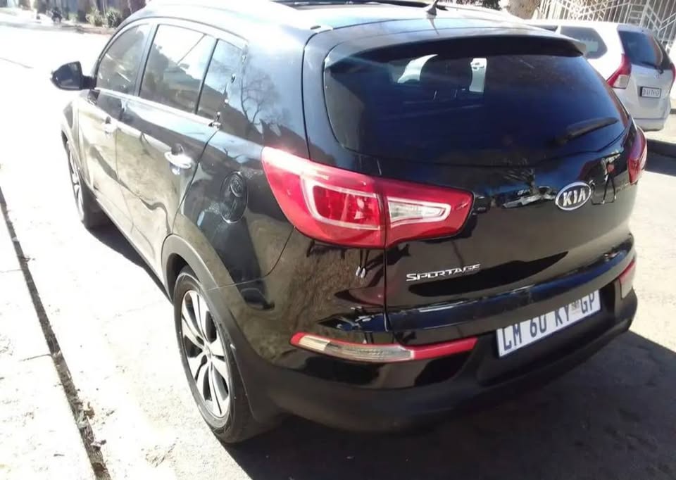 2012 KIA SPORTAGE 2.0 AUTOMATIC  4X4 AUTOMATIC TRANSMISSION IN EXCELLENT CONDITION  SUN ROOF