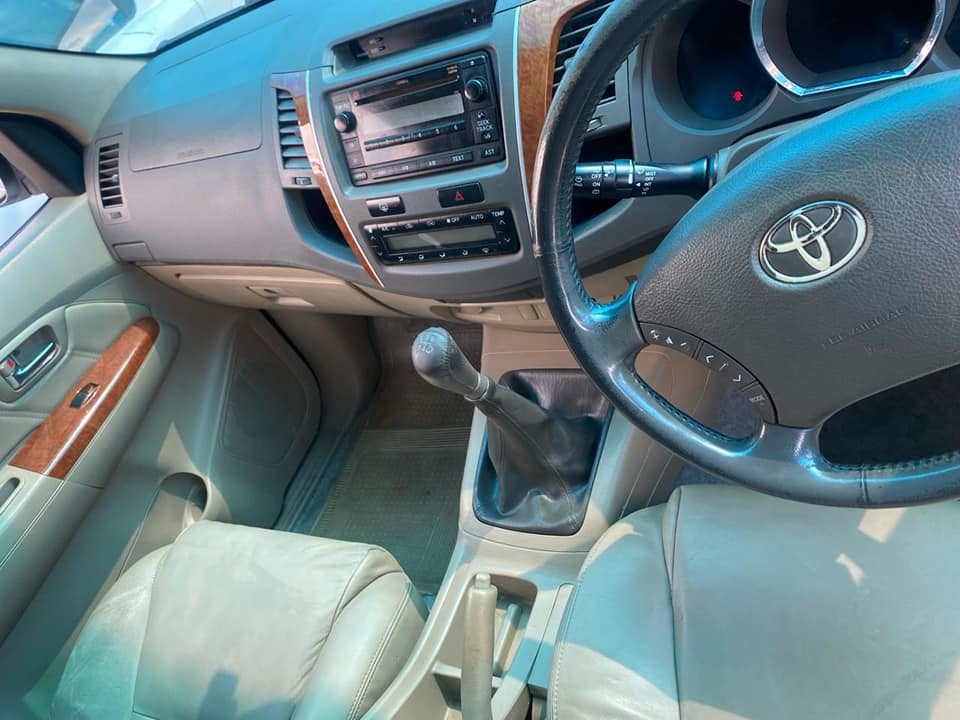 2011 TOYOTA FORTUNER 3.0 4X2 MANUAL