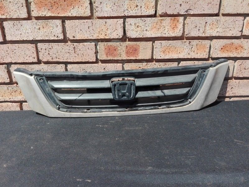 Honda Crv Main Grill - Private Seller Honda Crv Main Grill - Private Seller