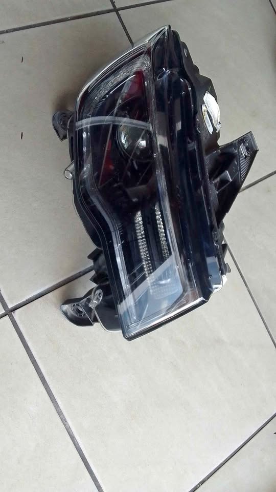 Jeep Cherokee headlight - Private Seller Jeep Cherokee headlight - Private Seller