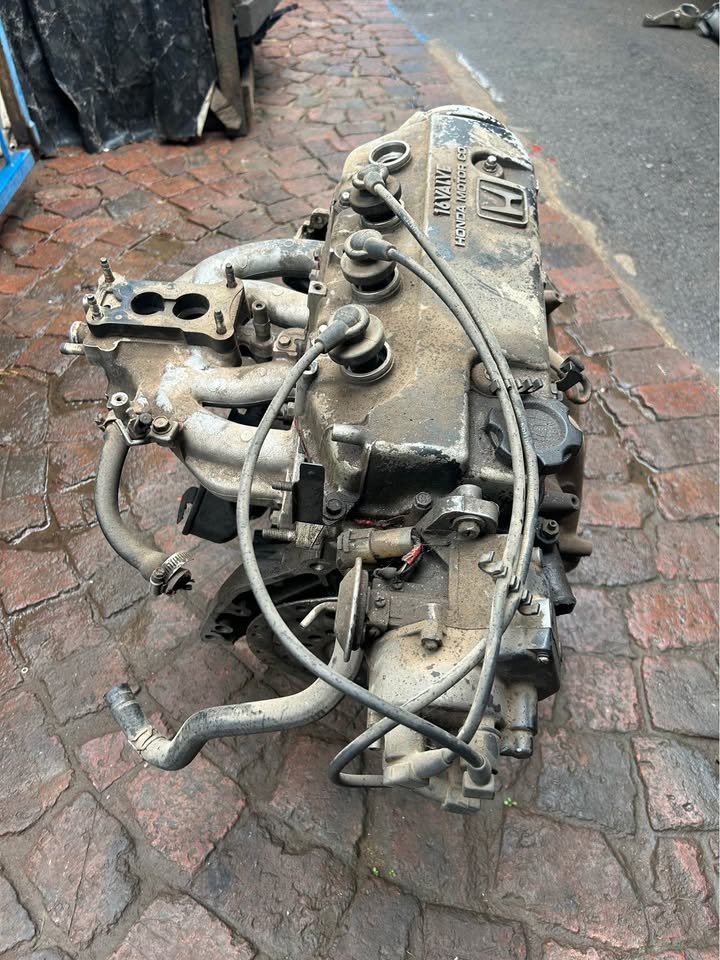 Honda D15b carb Engine stripping Stripping for parts Call or whatsapp - Private Seller Honda D15b carb Engine stripping Stripping for parts Call or whatsapp - Private Seller