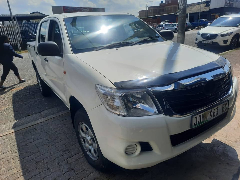 2015 Toyota Hilux 2.5D D4D 4x4 Double Cab with a Nice interior seat and Spare key
