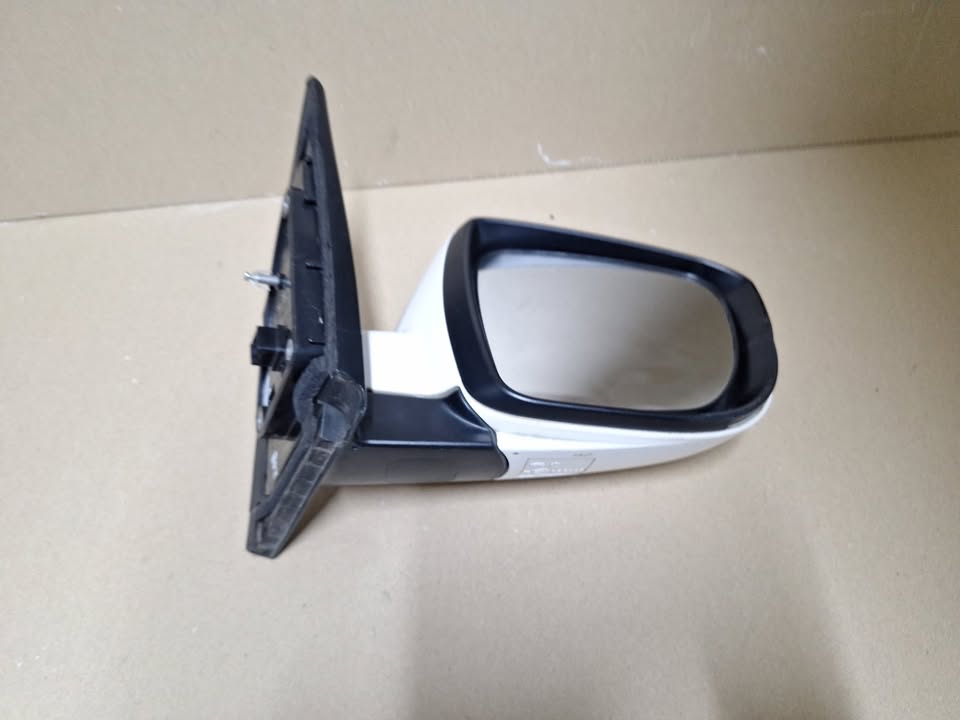 Hyundai ix35 LHS Electric Mirror (2011 - 2015) - Private Seller