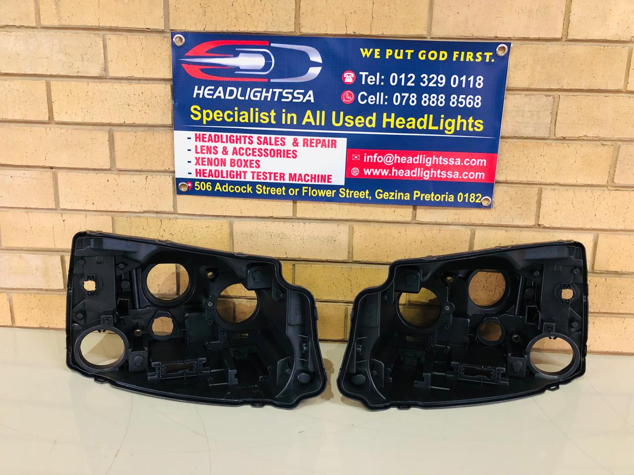 Land Rover Discovery 4 preface left and right side headlight housing - Private Seller Land Rover Discovery 4 preface left and right side headlight housing - Private Seller