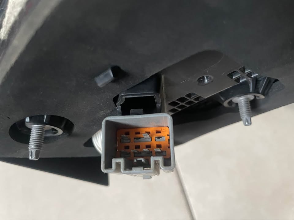 Land Rover Discovery taillight RHS - Private Seller Land Rover Discovery taillight RHS - Private Seller