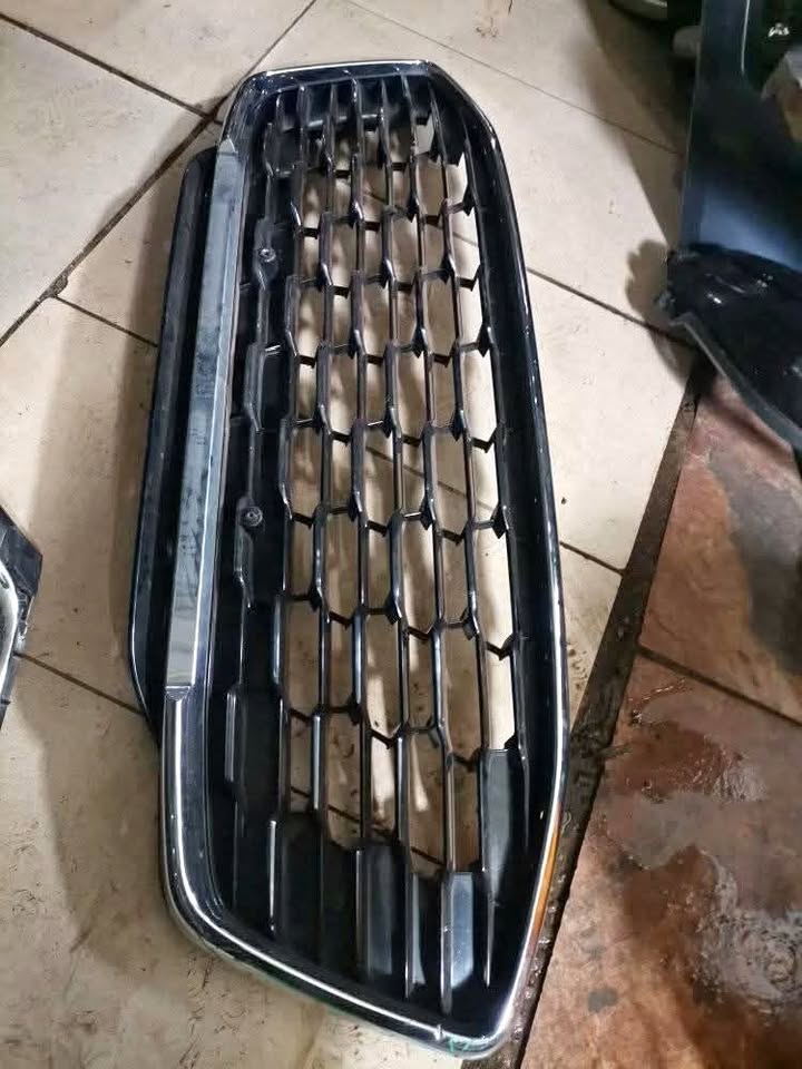 Ford Puma Center Grille  Used Auto Body Spare Parts at Sema Spare Center. - Private Seller