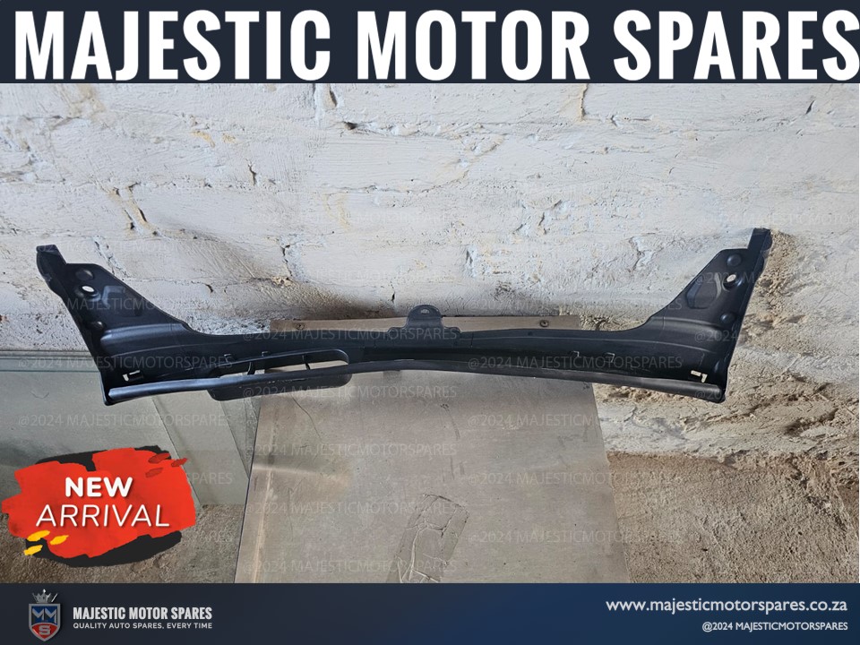 Mercedes-Benz W205 Radiator Cover - Brand New - Private Seller Mercedes-Benz W205 Radiator Cover - Brand New - Private Seller