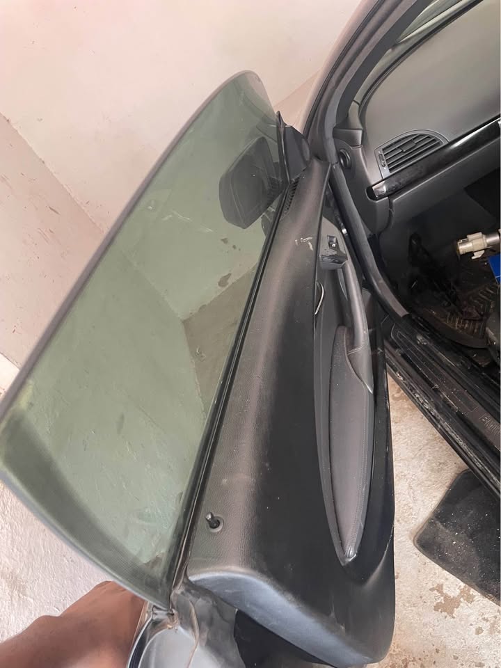 BMW 650ci soft top stripping for spares