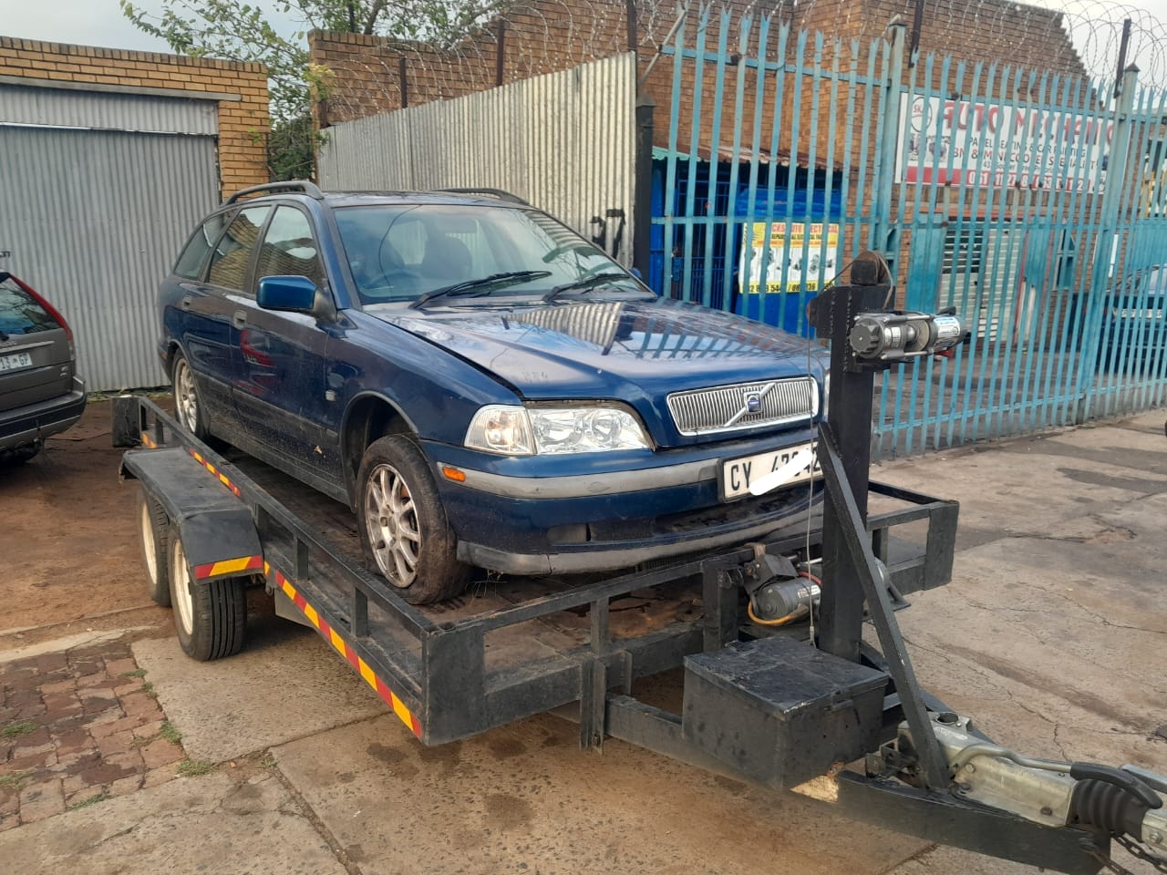 Volvo V40 2l Turbo 2000 stripping for spares - Private Seller Volvo V40 2l Turbo 2000 stripping for spares - Private Seller