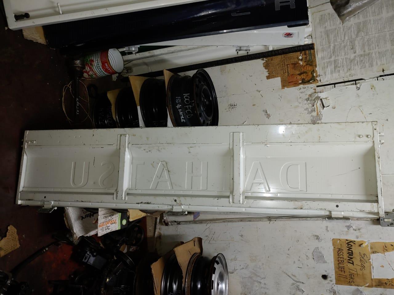 DAIHATSU GRAND MAX TAILFATE FOR SALE - Private Seller DAIHATSU GRAND MAX TAILFATE FOR SALE - Private Seller