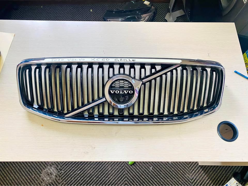 2020 Volvo xc60 main grille for sale