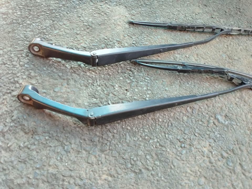 2003 up Toyota Prado 120 series wiper arms - Private Seller