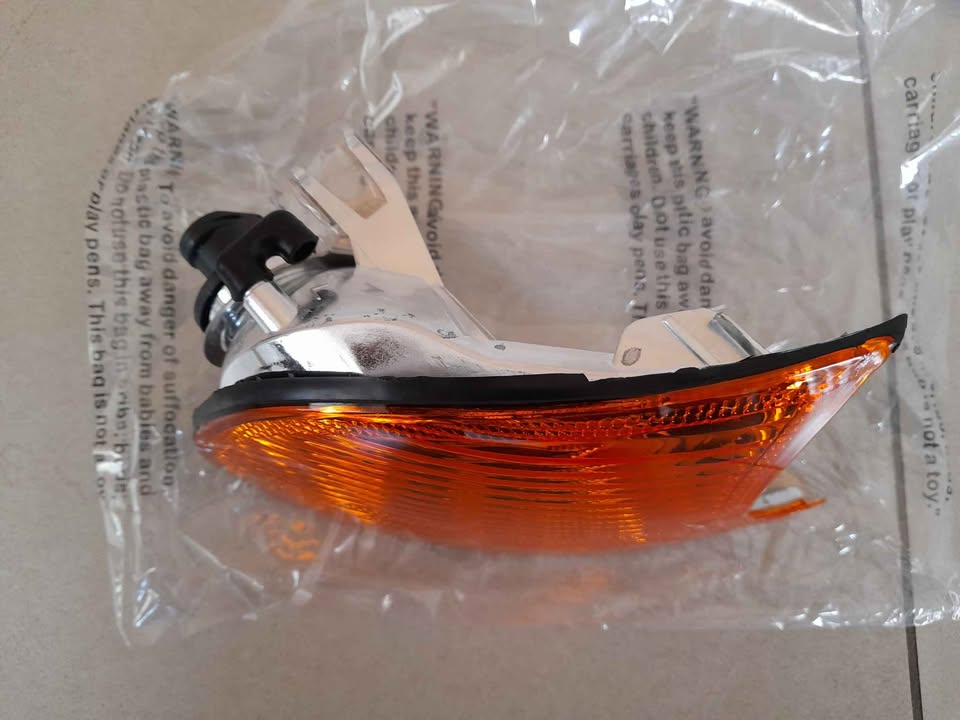 BMW E46 CI  2 DOOR MODELS 1999/02 BRAND NEW AMBER TYPE CORNER LIGHT FORSALE