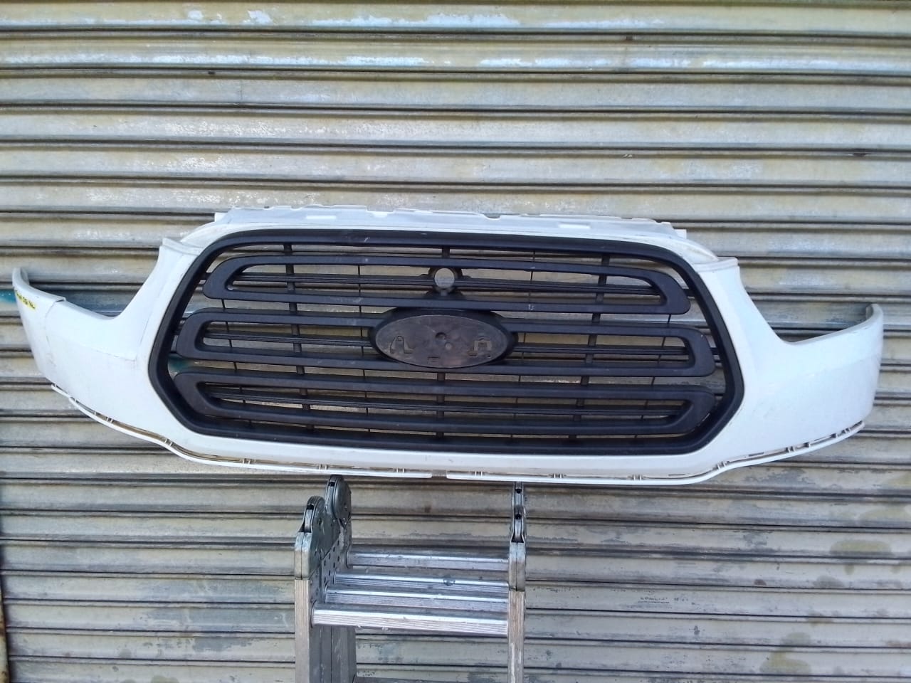(2014-2020) FORD TRANSIT BUMPER AND GRILL FOR SALE - Private Seller (2014-2020) FORD TRANSIT BUMPER AND GRILL FOR SALE - Private Seller